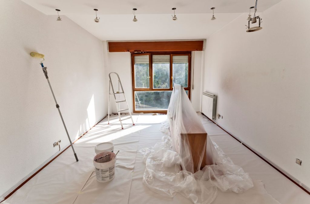 A Grandview Painting expert providing interior painting in Dubuque, IA, showing why we are the best choice. Interior painting near me.